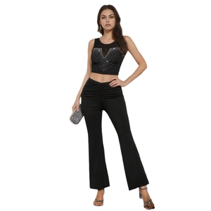 Ensemble deux pièces femme avec haut court noir strassé et pantalon évasé taille haute
