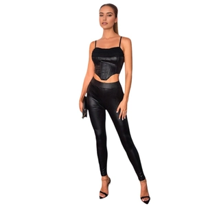 Ensemble chic deux pièces en similicuir noir avec haut corset court et pantalon taille haute