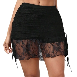 Mini-jupe noire pour femme en dentelle avec cordon de serrage et détails froncés