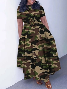 Robe maxi camouflage grande taille avec manches courtes et ceinture à nouer à la taille