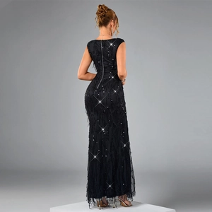 Robe de soirée sirène élégante à sequins noirs avec col en V et détails perlés