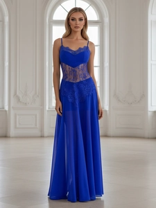 Robe longue bleu roi élégante avec décolleté en V, dentelle et dos nu chic