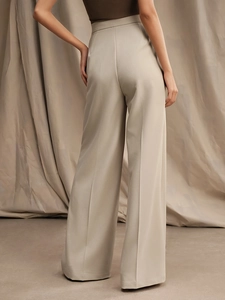Elegant high-waisted wide-leg trousers in beige with waist pleats and a fluid drape