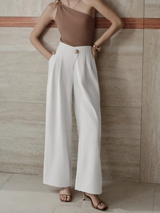 Elegant white high-waisted wide-leg trousers with gold buckle for women