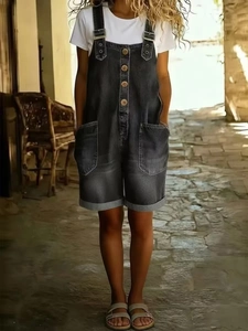 Damen Denim-Latzhose kurz in Dunkelgrau mit Knopfleiste vorne und großen Seitentaschen