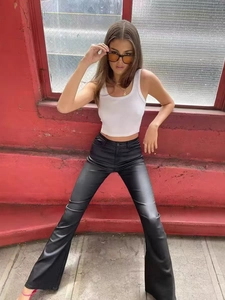 Schwarze Schlaghose aus Kunstleder mit hoher Taille und glänzendem Finish für Damen