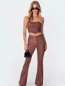 Dunkelbraunes Metallic-Set für Damen mit High-Waist-Schlaghose und Crop-Top für Frühjahr 2025