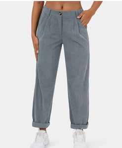 Detail van de corduroy broek met hoge taille, knoopsluiting en een stijlvolle omgeslagen zoom