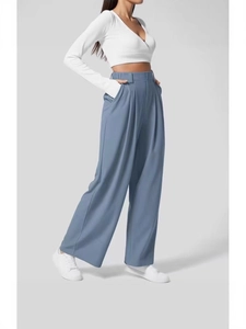 Pantaloni a vita alta a gamba larga blu polvere con drappeggio fluido e vestibilità comoda