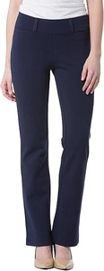 Dettaglio dei pantaloni slim fit blu navy con vita alta e passanti per cintura decorativi