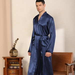 Peignoir kimono en satin bleu marine pour homme avec manches longues et ceinture nouée