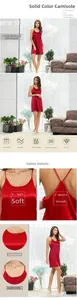Détail de la chemise de nuit en satin rouge montrant le tissu respirant et élégant