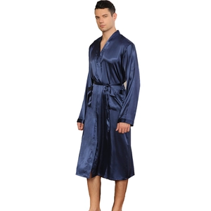 Peignoir en satin de soie bleu marine pour homme avec ceinture et poches latérales