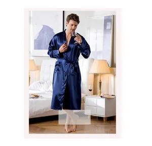 Peignoir élégant pour hommes en satin bleu marine avec manches longues et ceinture nouée