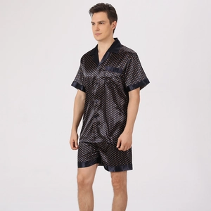 Pyjama deux pièces pour homme en satin bleu marine à pois orange avec chemise et short