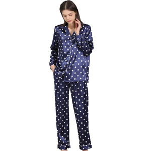 Ensemble pyjama en satin bleu marine à pois blancs pour femmes avec manches longues