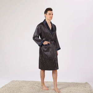 Peignoir en satin bleu foncé pour hommes avec pois dorés et finitions passepoilées