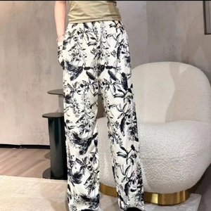 Women's wide leg floral straight pants with elastic waist and pockets in black and white