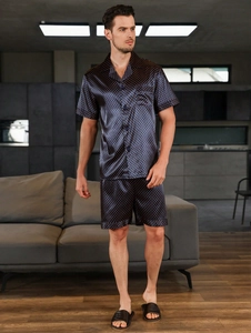 Pyjama court pour homme en soie glacée avec motifs de losanges dorés et col à revers