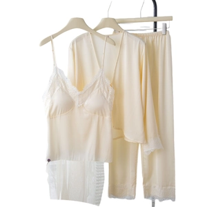 Ensemble de pyjama 3 pièces en satin crème pour femme avec dentelle blanche