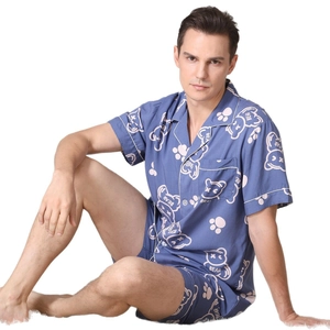 Pigiama da uomo blu scuro a maniche corte con motivi di orsi rosa e bordi bianchi