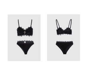 Dettaglio del set lingerie in velluto con bordo in pizzo e ciondolo a croce argento