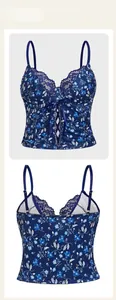 Détails avant et arrière du corset fleuri bleu marine avec dentelle et lacets