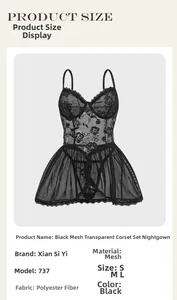 Détails d'une nuisette en maille noire transparente avec dentelle fine et fines bretelles