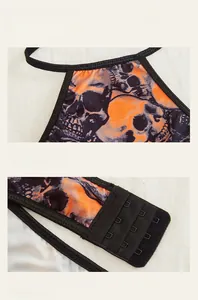 Détail de lingerie licou à imprimé tête de mort avec fermeture réglable à trois crochets