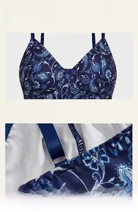Détail du haut corset bleu à motif paisley avec bretelles et doublure intérieure