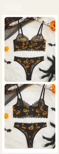 Détails de l'ensemble lingerie en dentelle noire avec broderies citrouilles d'Halloween