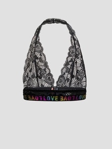 Détail de la brassière en dentelle noire avec bande élastique imprimée LOVE colorée