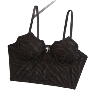 Bustier gothique en mesh noir avec pendentif croix argentée et motif zébré