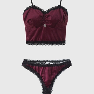 Lingerie en Velours Rouge Vin Grandes Tailles Femme Sexy Français Dentelle Bretelles Spaghetti Caraco Et Culotte Avec Cœur