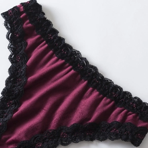 Ensemble de lingerie en velours bordeaux et dentelle noire au style français élégant