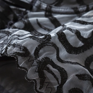 Haut corset gothique sombre avec broderie serpent- dentelle noire élégante sur tissu mesh