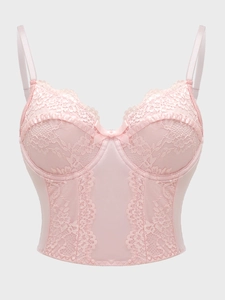 Nahaufnahme des rosa Spitzen-Bustiers mit floralem Muster und kleiner Schleife