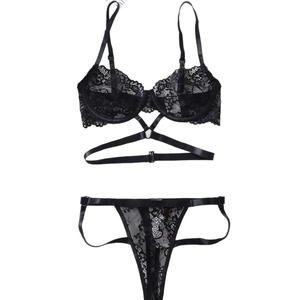 Set lingerie sexy in pizzo nero con reggiseno con ferretto e perizoma coordinato