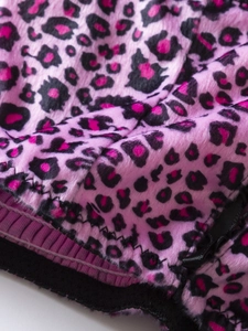 Detail of pink leopard velvet fabric and high-quality zigzag stitching on the hem