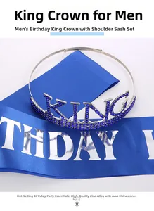 Vue détaillée de la couronne en alliage argenté avec strass bleus et écharpe assortie