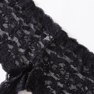 Détails exquis de dentelle florale noire pour lingerie avec broderie fine et bords festonnés