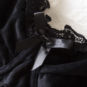 Ensemble de lingerie en velours noir avec dentelle, nœud satiné et bonnets à armatures