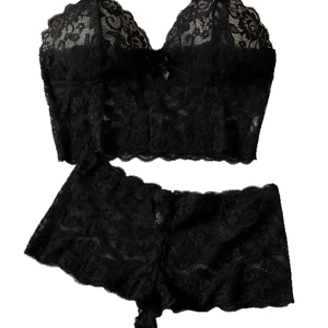 Ensemble de lingerie 2 pièces en dentelle noire avec motifs floraux et nœud satiné