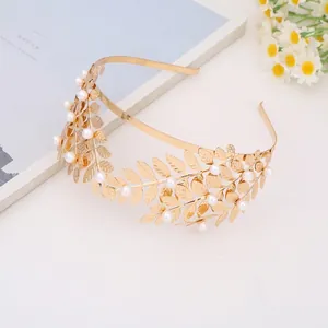Goldener Barock-Haarreif mit Blättern und Perlen für elegantes Braut-Styling