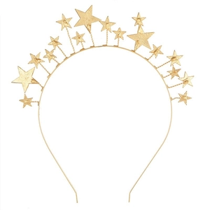 Détail d'un serre-tête étoile doré avec perles et strass pour les fêtes d'anniversaire