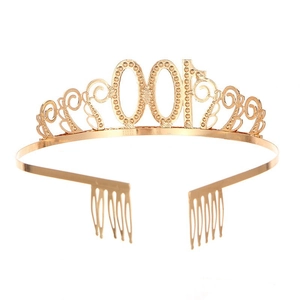 Vue détaillée de la couronne du 100e anniversaire avec peignes et motifs en métal doré