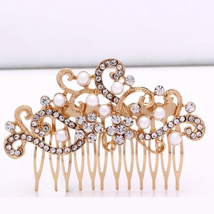 Detailed view of bridal hair comb with pearls and rhinestones in flower design
