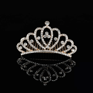 Peigne à cheveux couronne dorée élégante avec cristaux blancs pour mariées et demoiselles d'honneur