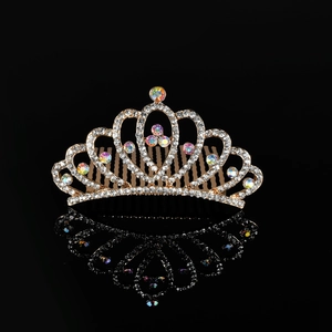 Peigne à cheveux couronne princesse en cristal doré avec des strass irisés brillants