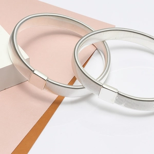 Bracelets de manche élastiques en métal argenté avec boucles pour fixer les chemises
